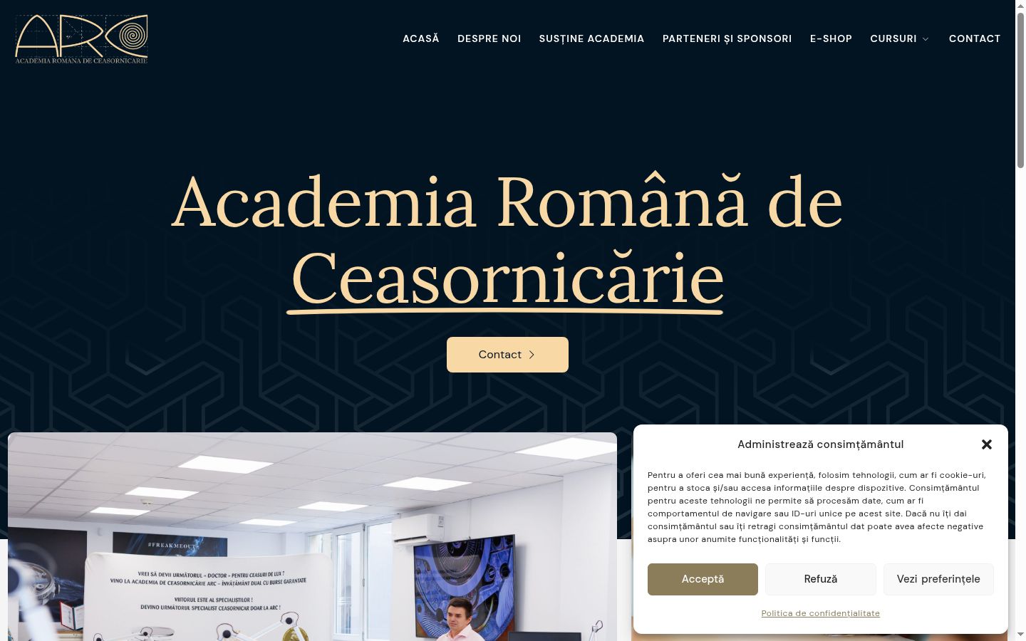 Captură de ecran a bannerului de consimțământ afișat înainte de orice interacțiune