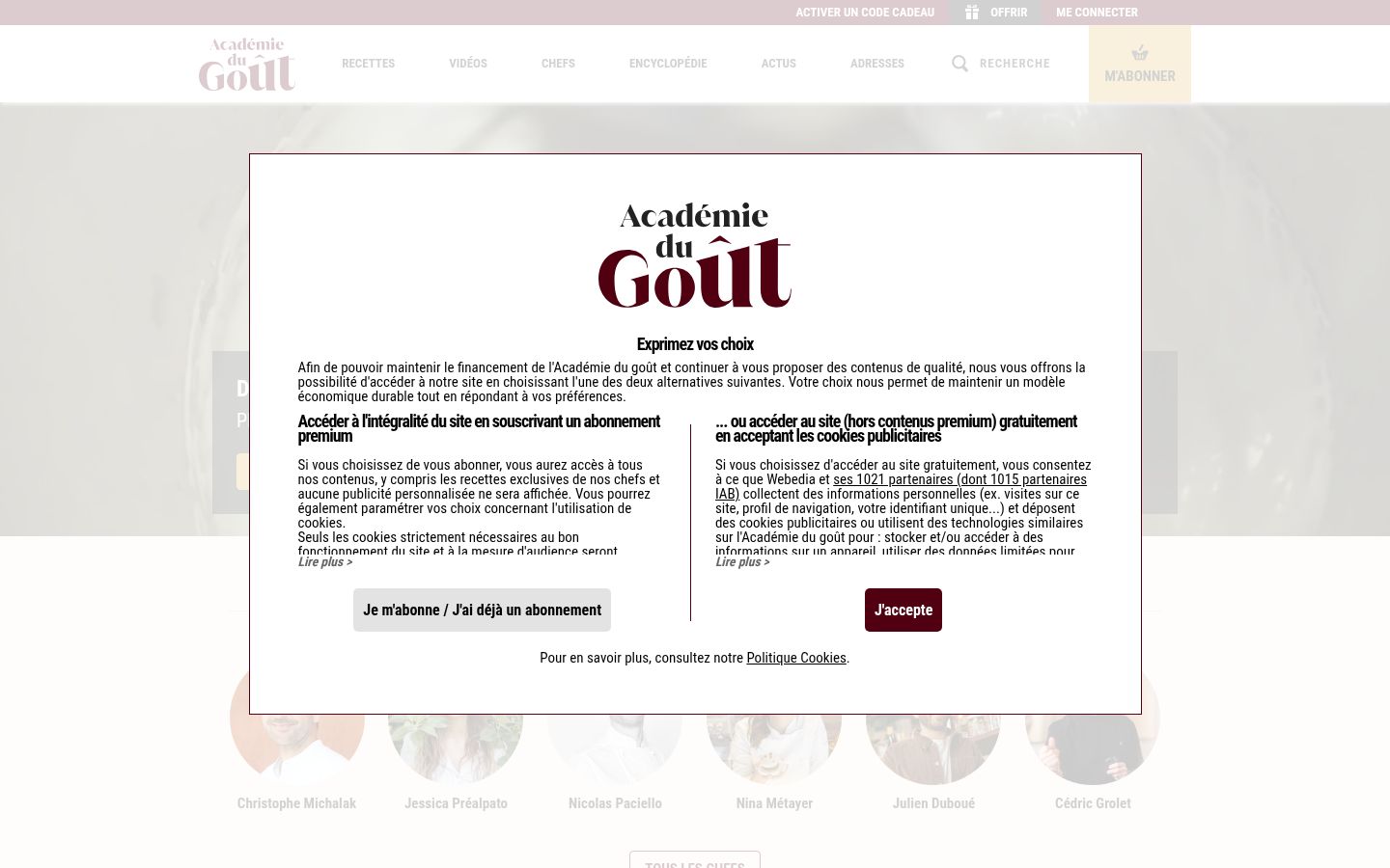 Captură de ecran a bannerului de consimțământ afișat înainte de orice interacțiune