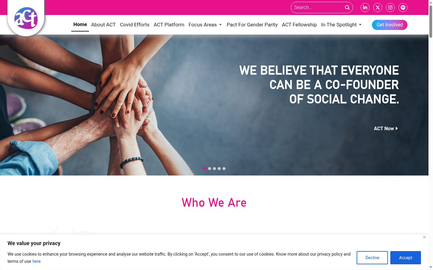 Captura de ecrã do banner de consentimento apresentado antes de qualquer interação