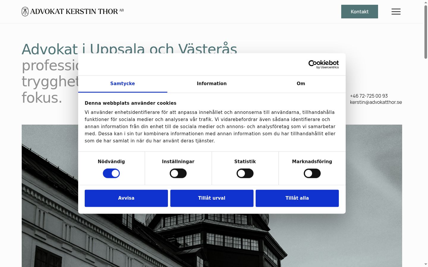 Posnetek zaslona pasice za privolitev, prikazane pred kakršno koli interakcijo