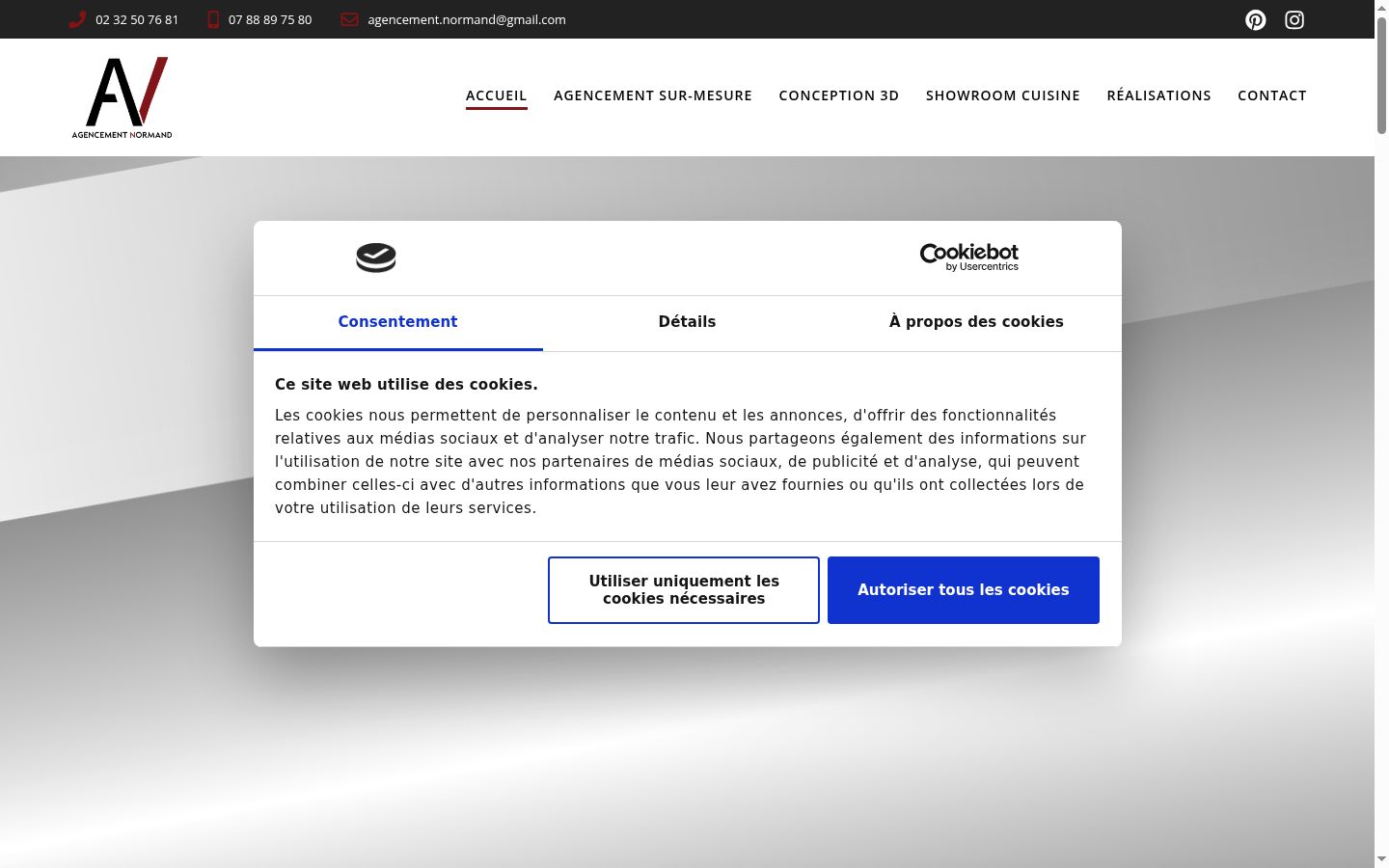 Screenshot of the consent banner shown before any interaction