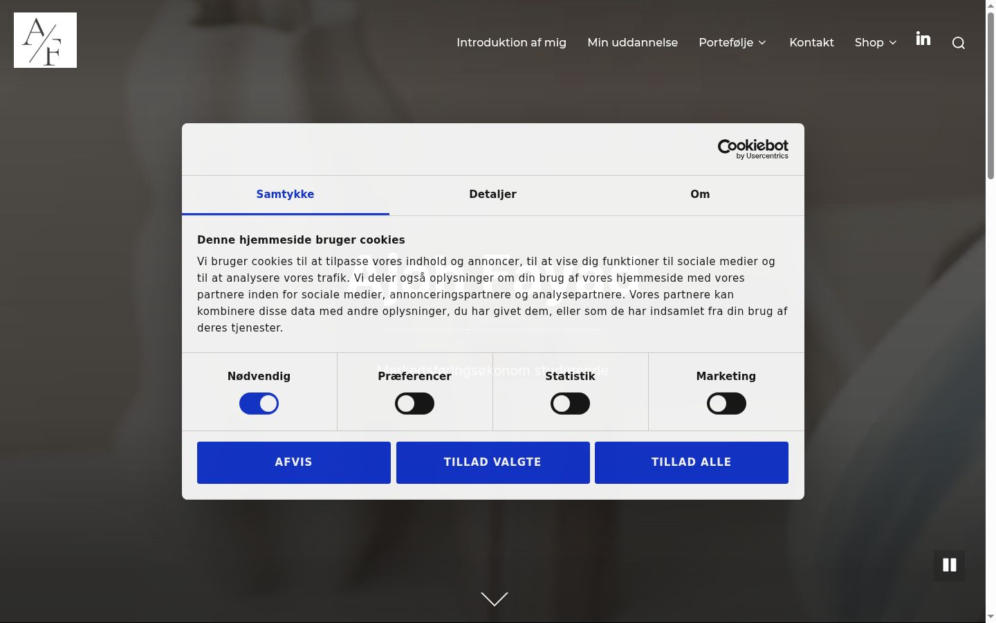 Screenshot of the consent banner shown before any interaction