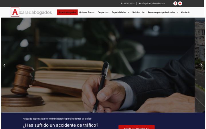 Captura de pantalla de alcarazabogados.com