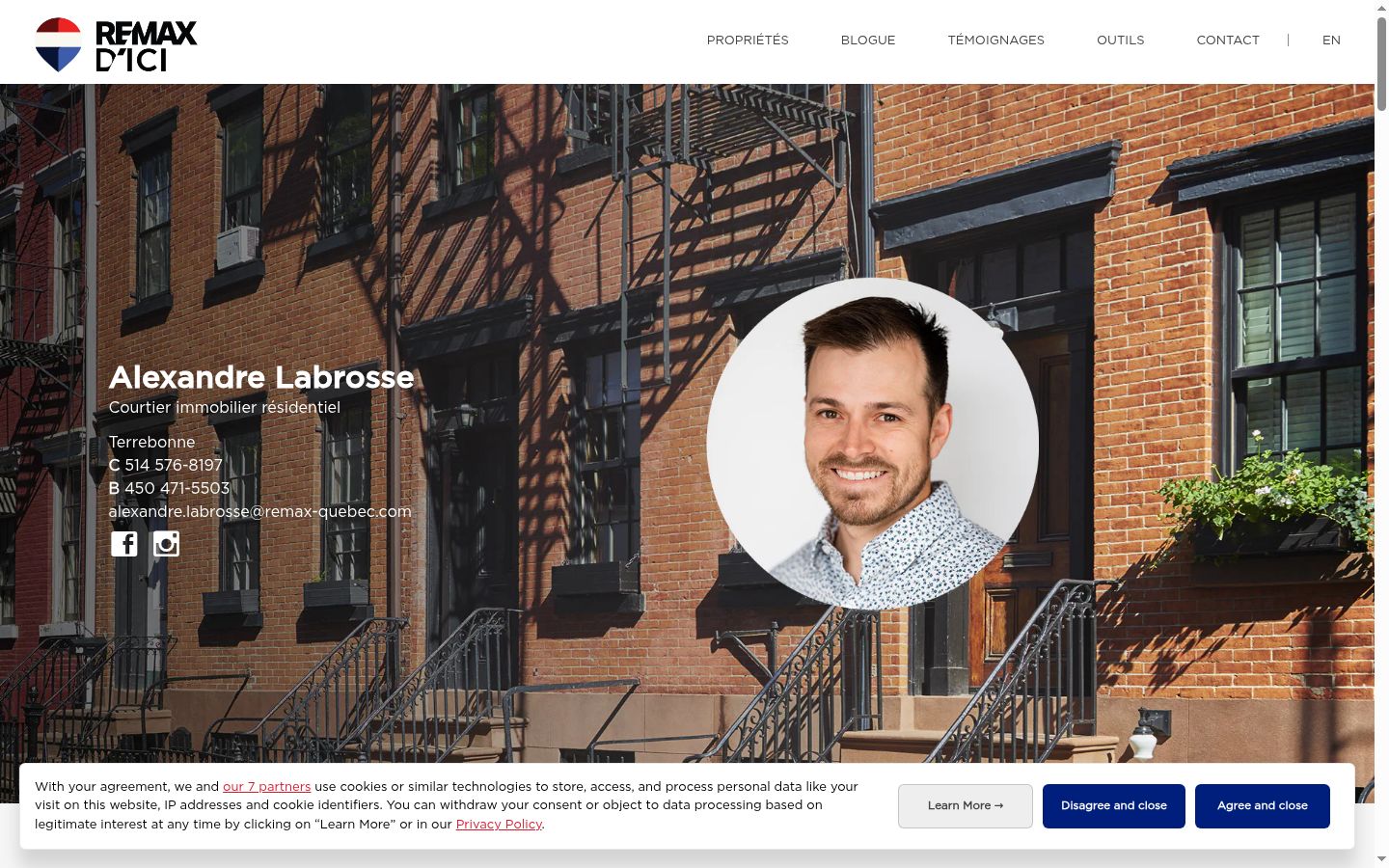 Screenshot of the consent banner shown before any interaction