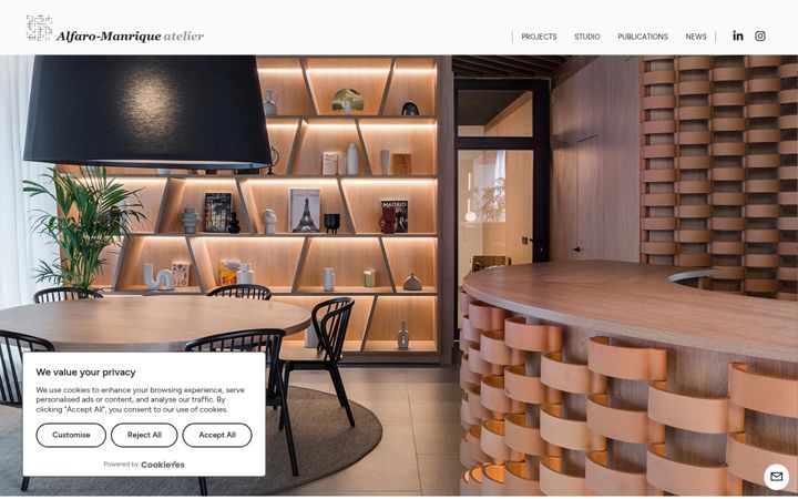 Screenshot of alfaro-manrique.com