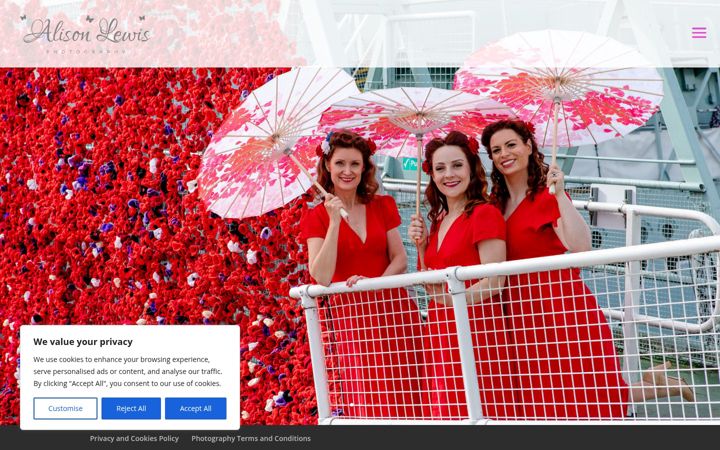 Screenshot of alisonlewisphotography.com