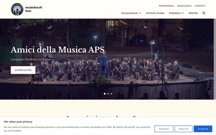 Screenshot of amicidellamusicanicolosi.it
