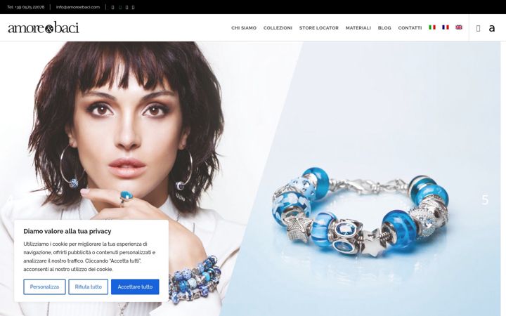 Screenshot of amoreebaci.com