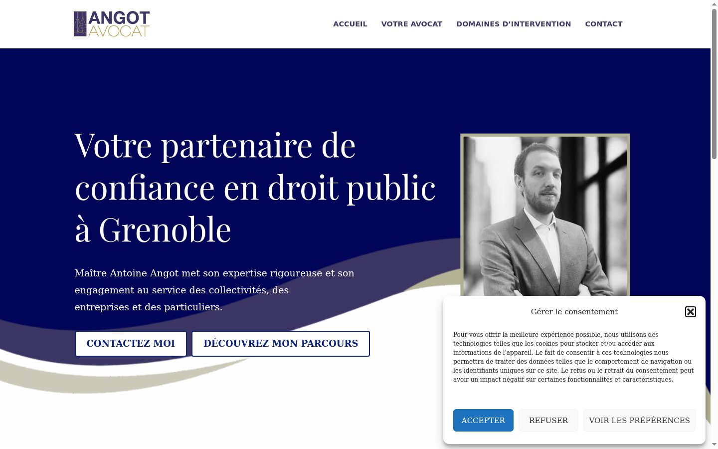 Captură de ecran a bannerului de consimțământ afișat înainte de orice interacțiune