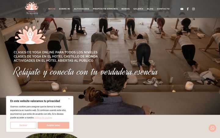 Screenshot of annayogastudio.com