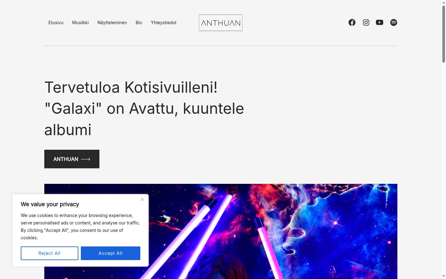 Snímek obrazovky baneru souhlasu zobrazeného před jakoukoli interakcí