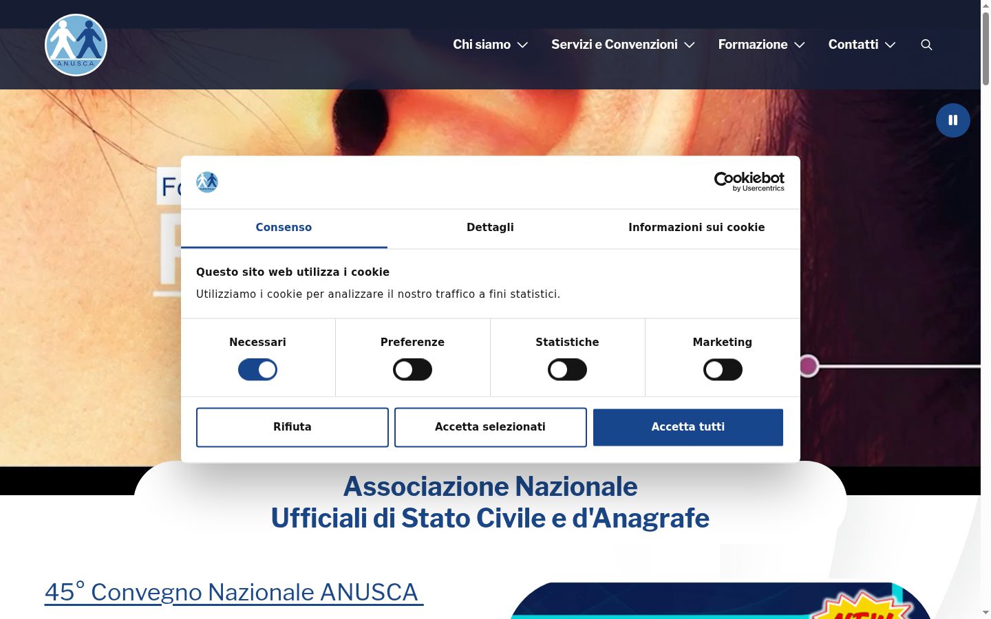 Captură de ecran a bannerului de consimțământ afișat înainte de orice interacțiune