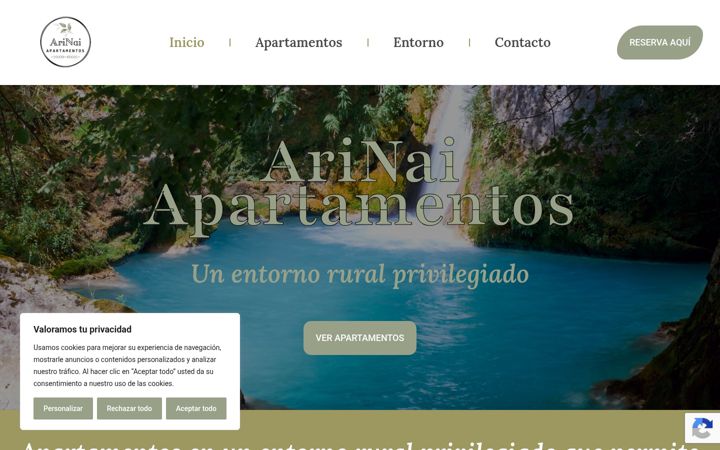 Screenshot von apartamentosarinai.com