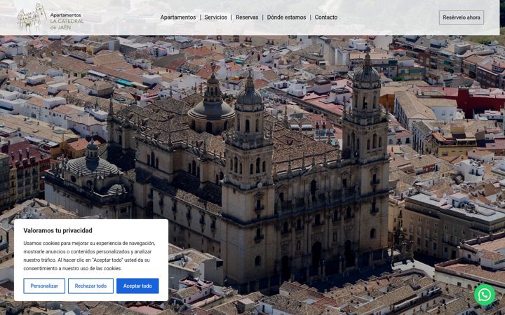 Screenshot ta' apartamentoslacatedraldejaen.es