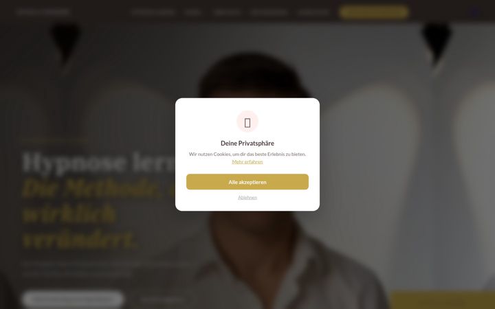 Screenshot of attilacsiszer.com