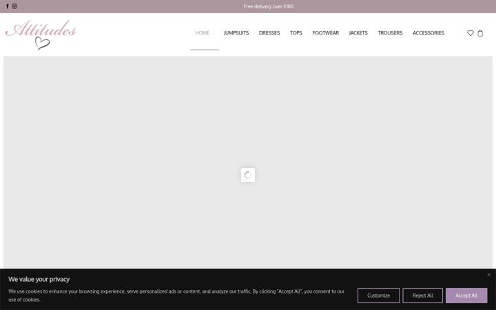 Screenshot von attitudeswomenswear.co.uk
