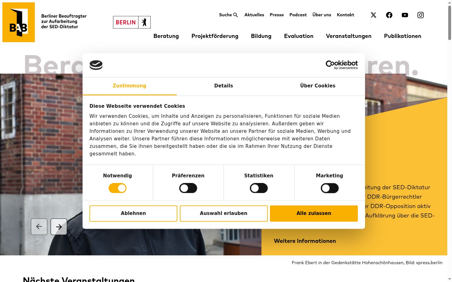 Posnetek zaslona pasice za privolitev, prikazane pred kakršno koli interakcijo