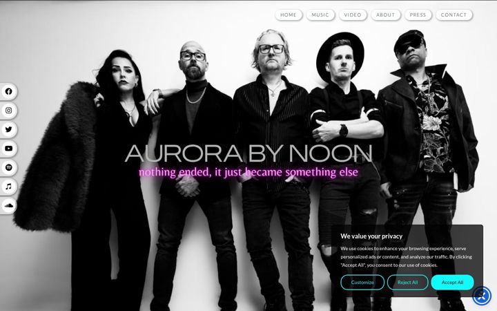 Screenshot of aurorabynoon.com
