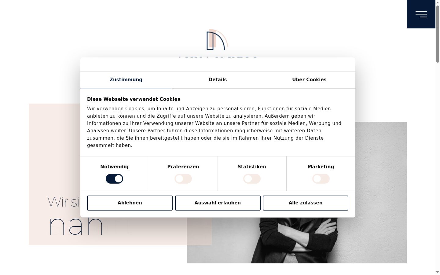 Captură de ecran a bannerului de consimțământ afișat înainte de orice interacțiune
