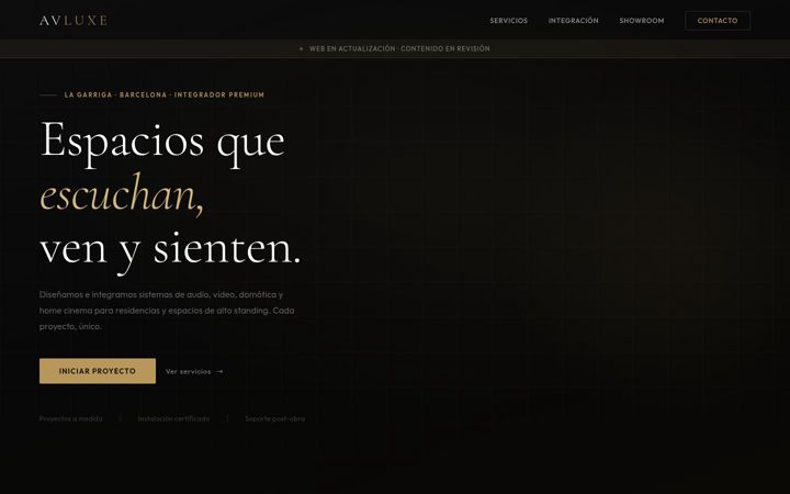 Screenshot of avluxe.com