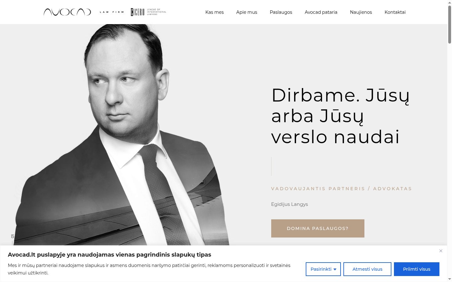 Captură de ecran a bannerului de consimțământ afișat înainte de orice interacțiune