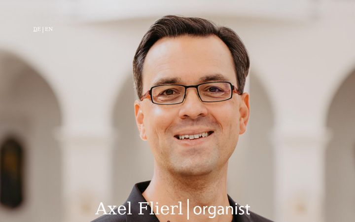 Screenshot of axelflierl.de