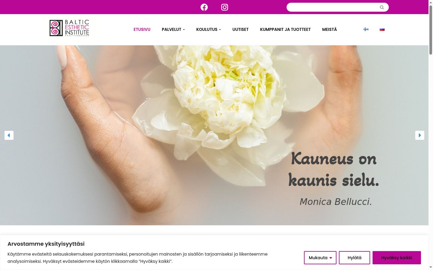Captură de ecran a bannerului de consimțământ afișat înainte de orice interacțiune