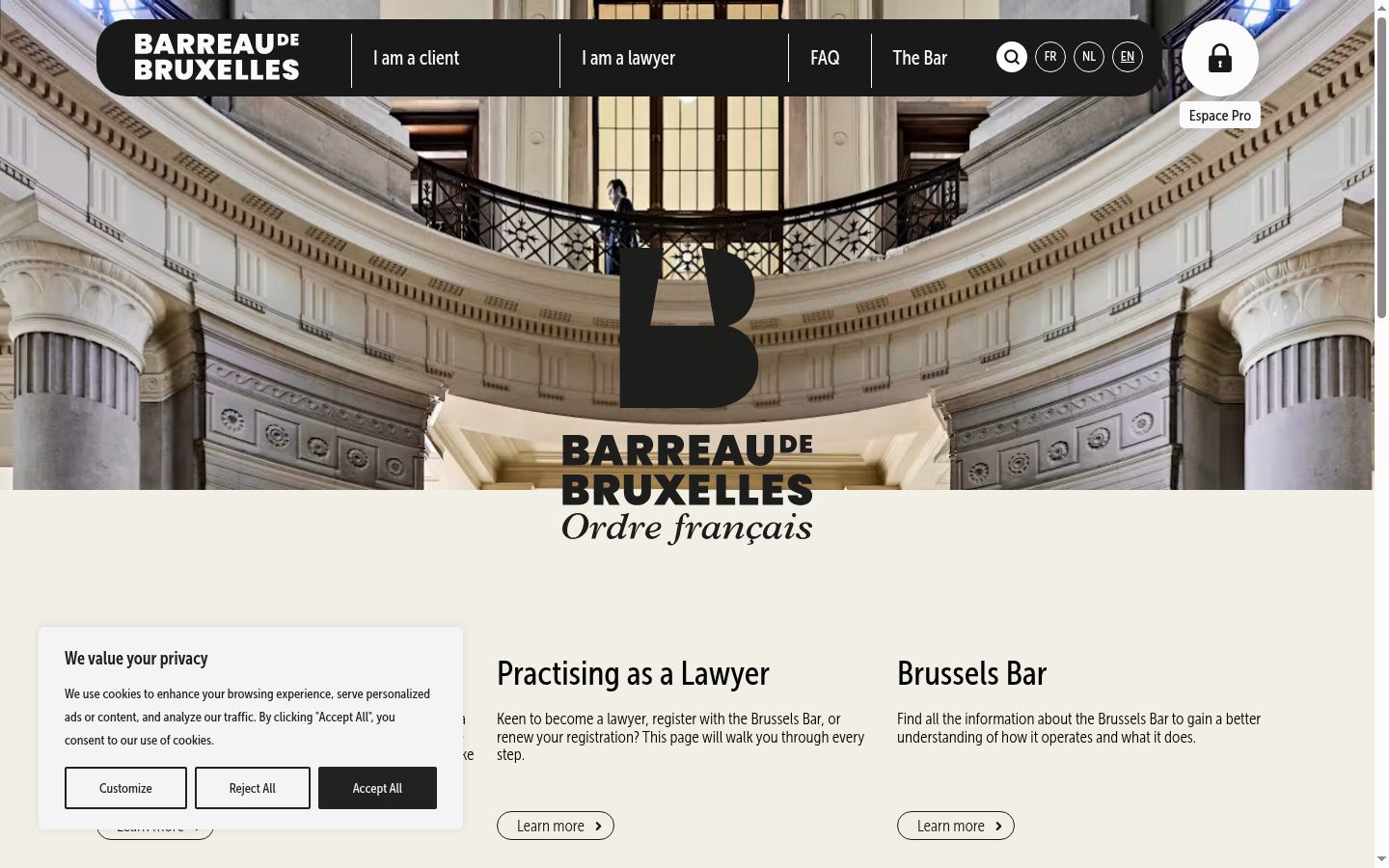 Captura de ecrã do banner de consentimento apresentado antes de qualquer interação