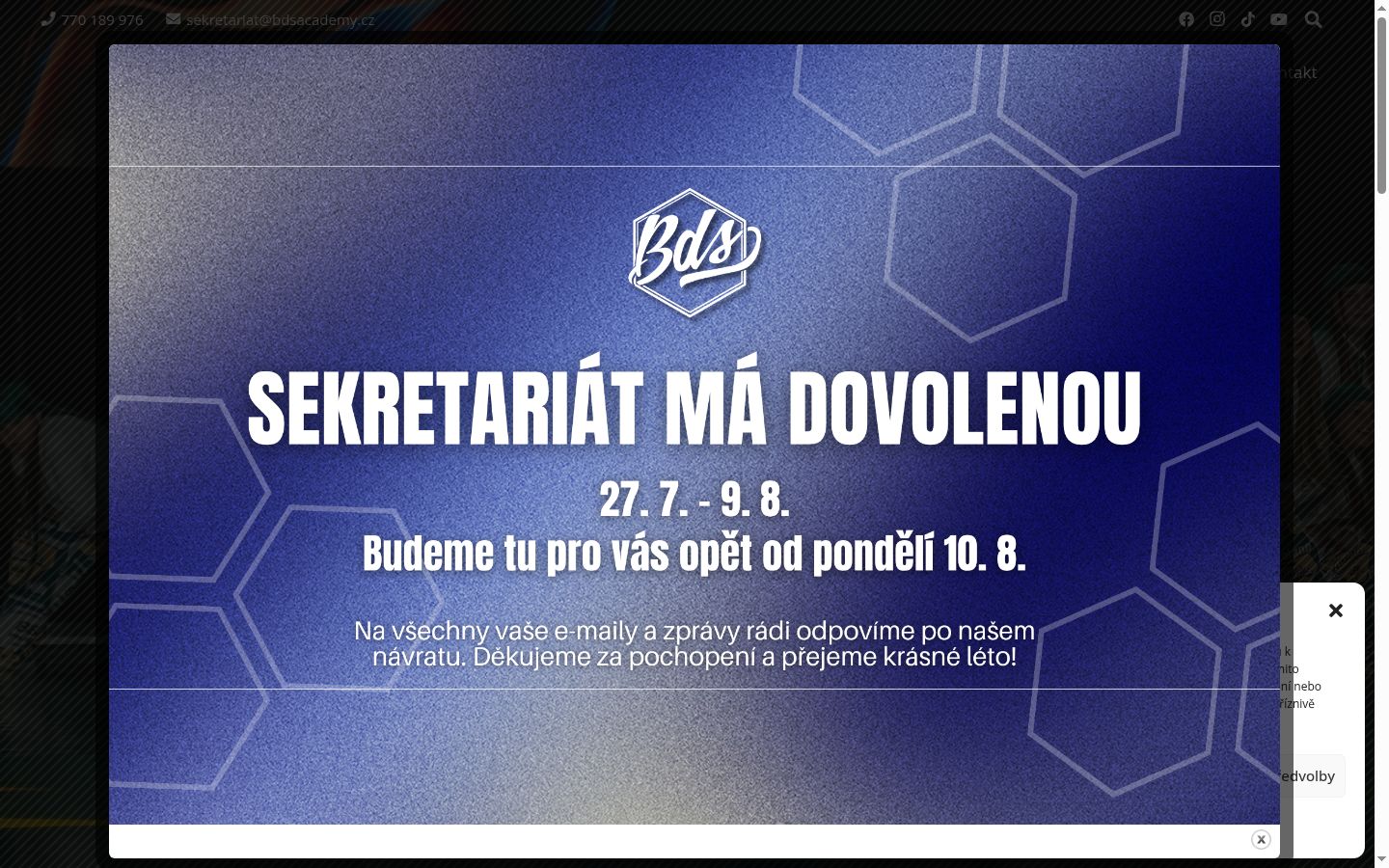 Captură de ecran a bannerului de consimțământ afișat înainte de orice interacțiune