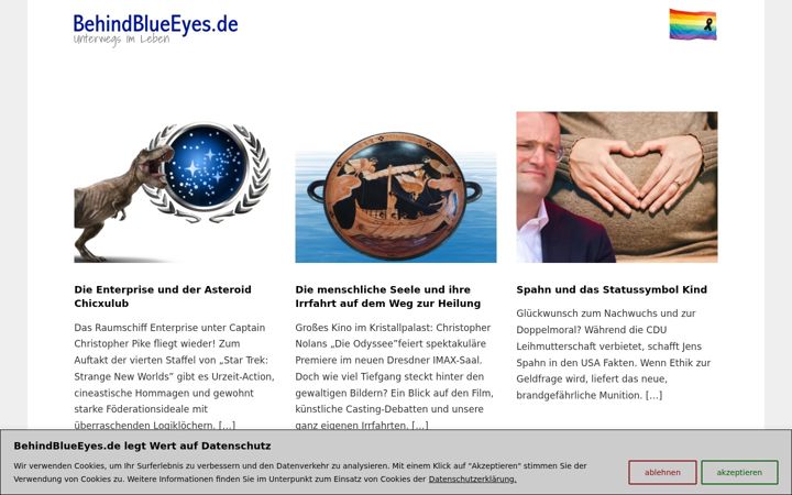 Képernyőkép: behindblueeyes.de