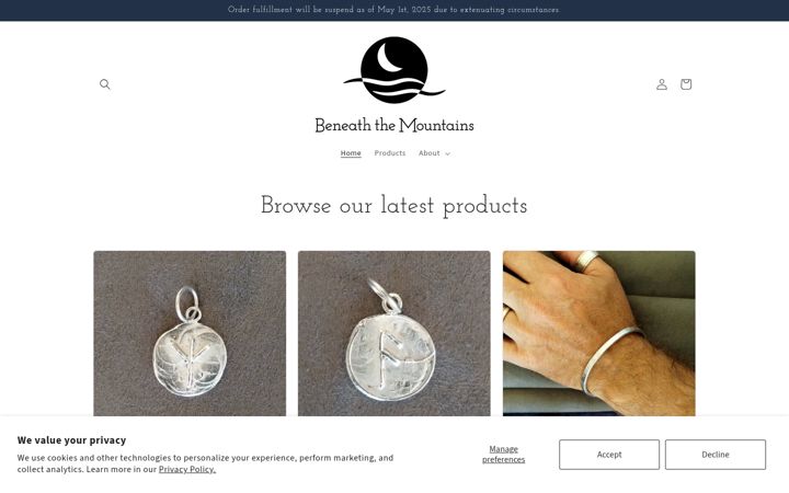 Screenshot of beneaththemountains.com
