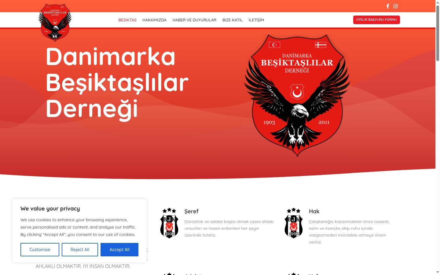Snímek obrazovky baneru souhlasu zobrazeného před jakoukoli interakcí
