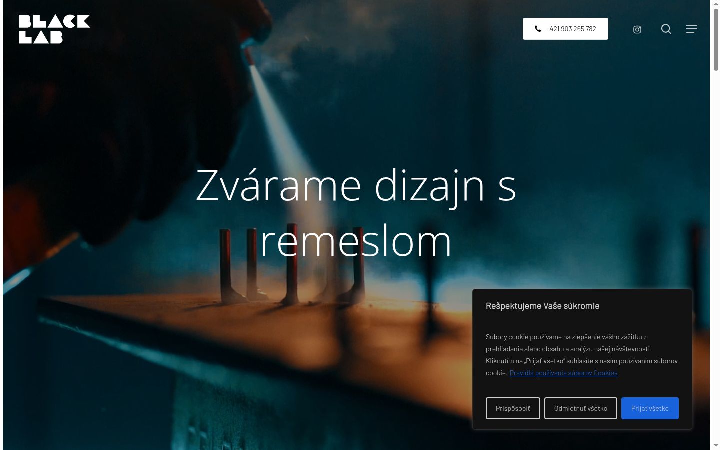 Snímka obrazovky banera súhlasu zobrazeného pred akoukoľvek interakciou