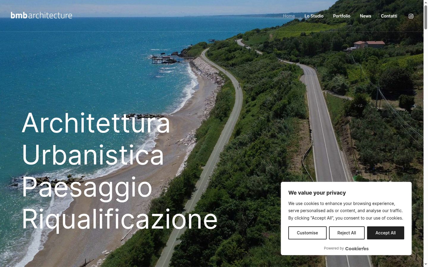 Posnetek zaslona pasice za privolitev, prikazane pred kakršno koli interakcijo