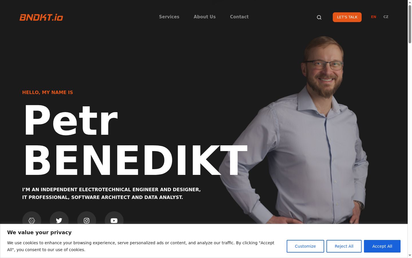 Screenshot of the consent banner shown before any interaction
