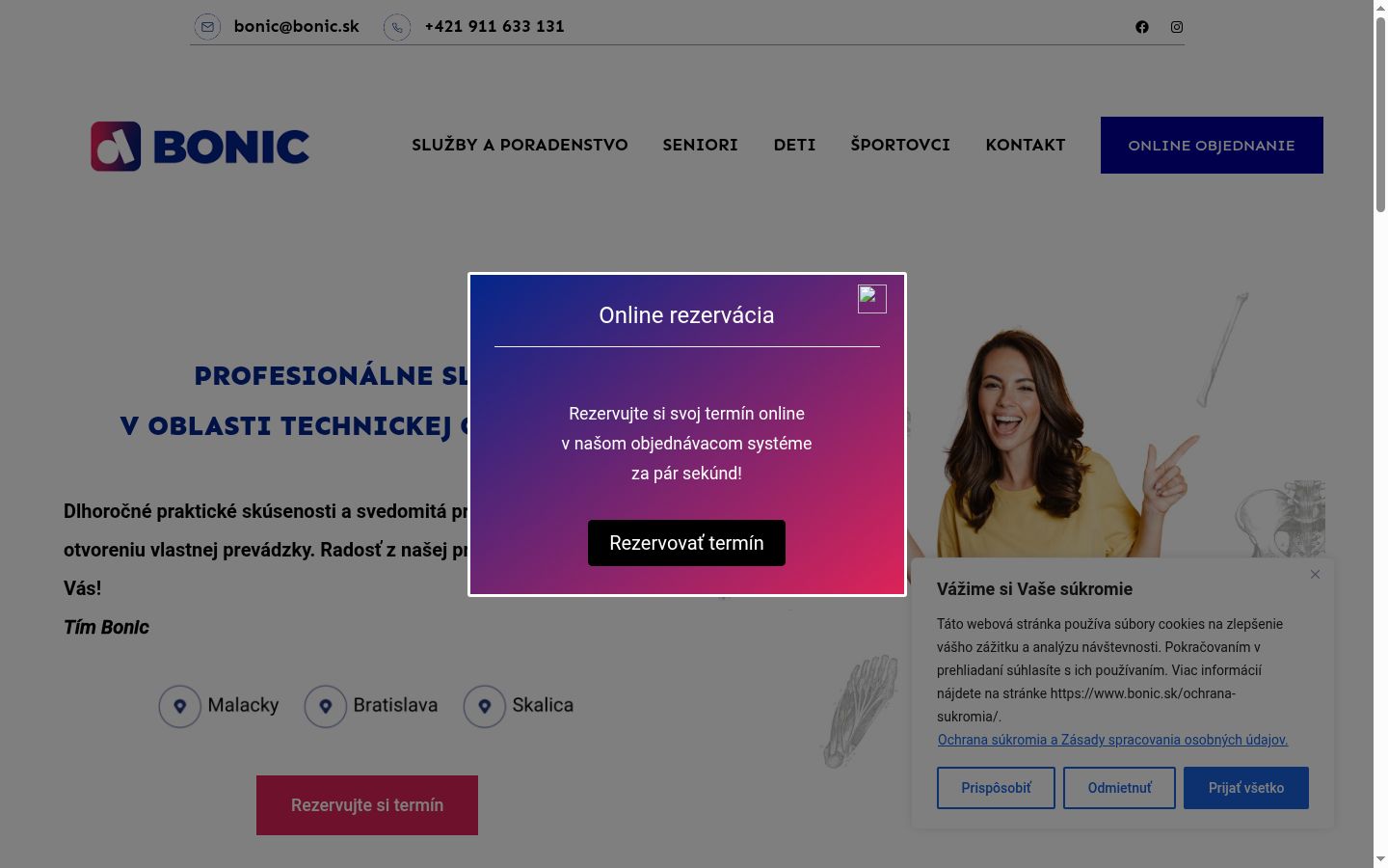 Posnetek zaslona pasice za privolitev, prikazane pred kakršno koli interakcijo