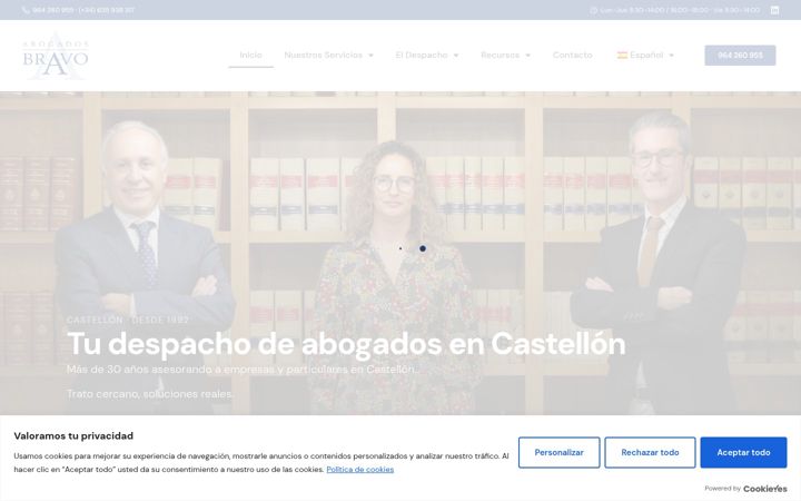Екранна снимка на bravoabogados.com