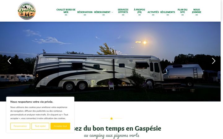 Screenshot of campingauxpignonsverts.com
