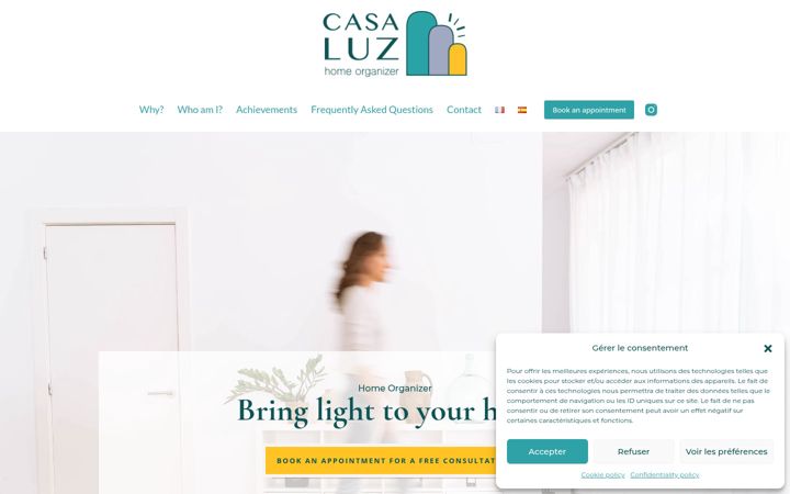 Screenshot of casaluzinterior.com