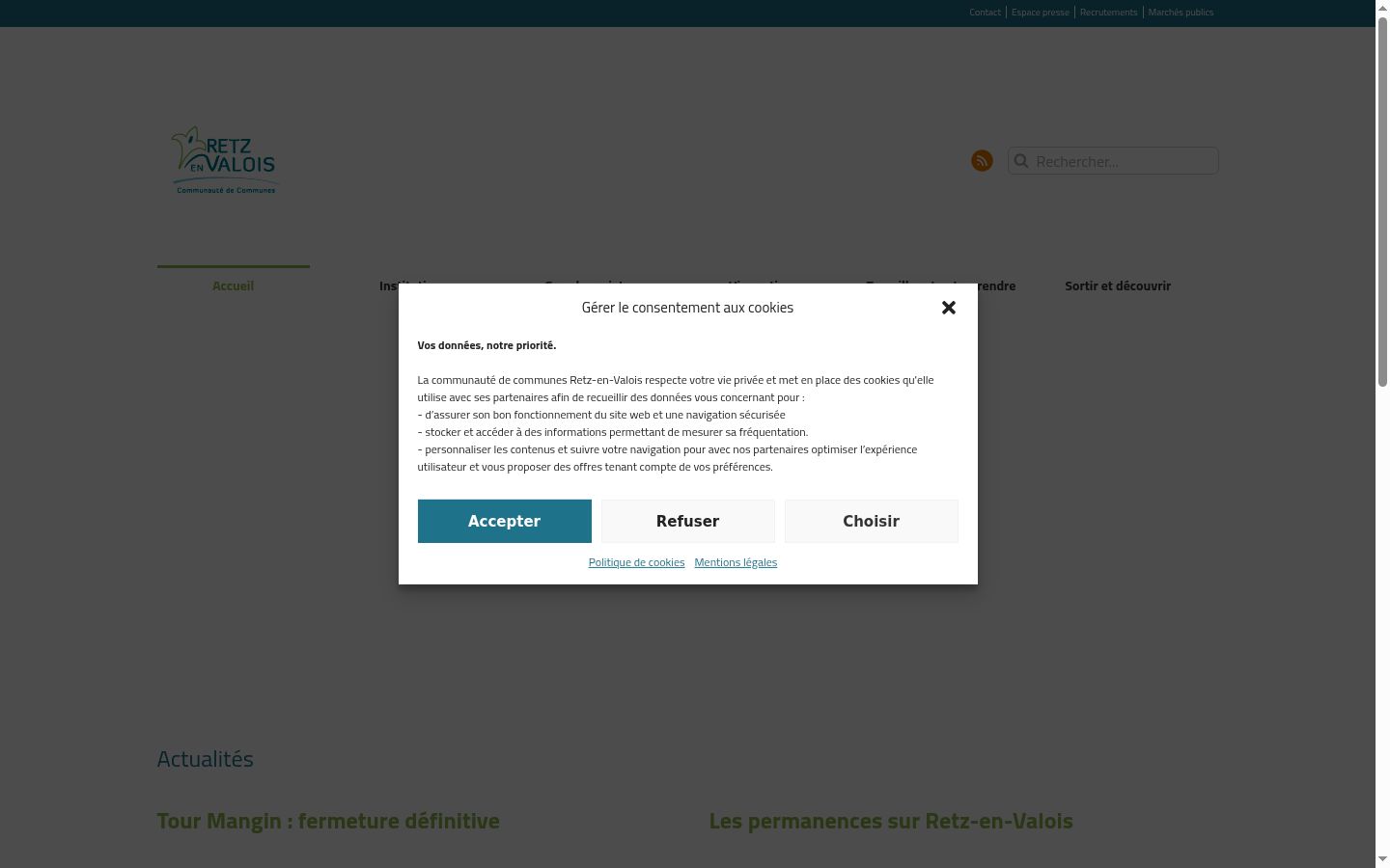 Captură de ecran a bannerului de consimțământ afișat înainte de orice interacțiune
