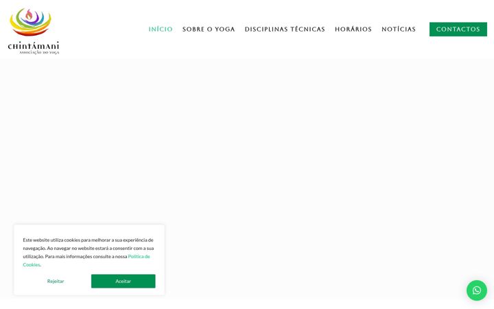 Screenshot of centroyogalumiar.com