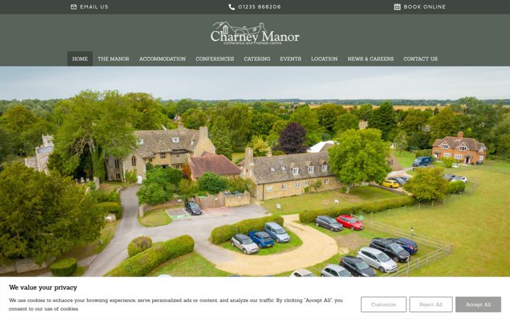 Screenshot of charneymanor.com