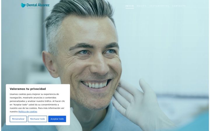 Screenshot of clinicadentalalvarez.com