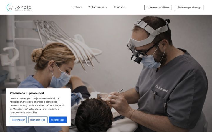 Screenshot of clinicadentalloyola.com