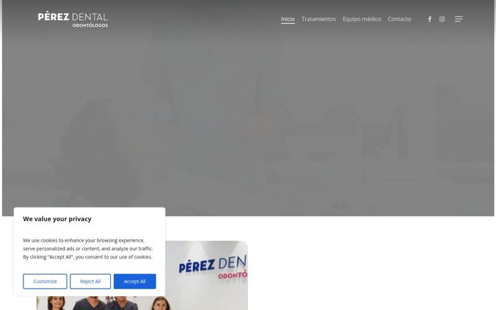 Screenshot of clinicaperezdental.com