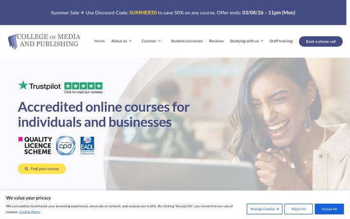 Screenshot of collegeofmediaandpublishing.co.uk