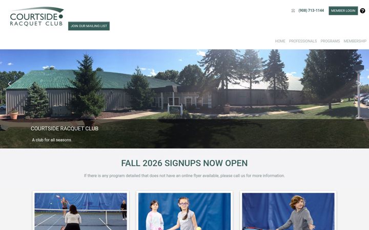 Screenshot of courtsideracquet.com