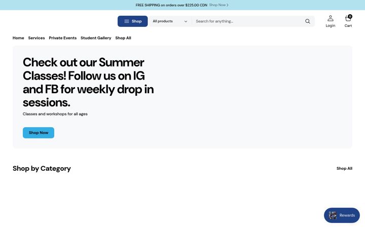 Screenshot of crackedglassdesign.com