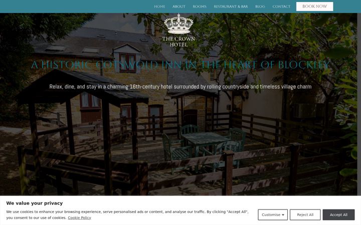 Screenshot of crownhotelcotswold.com