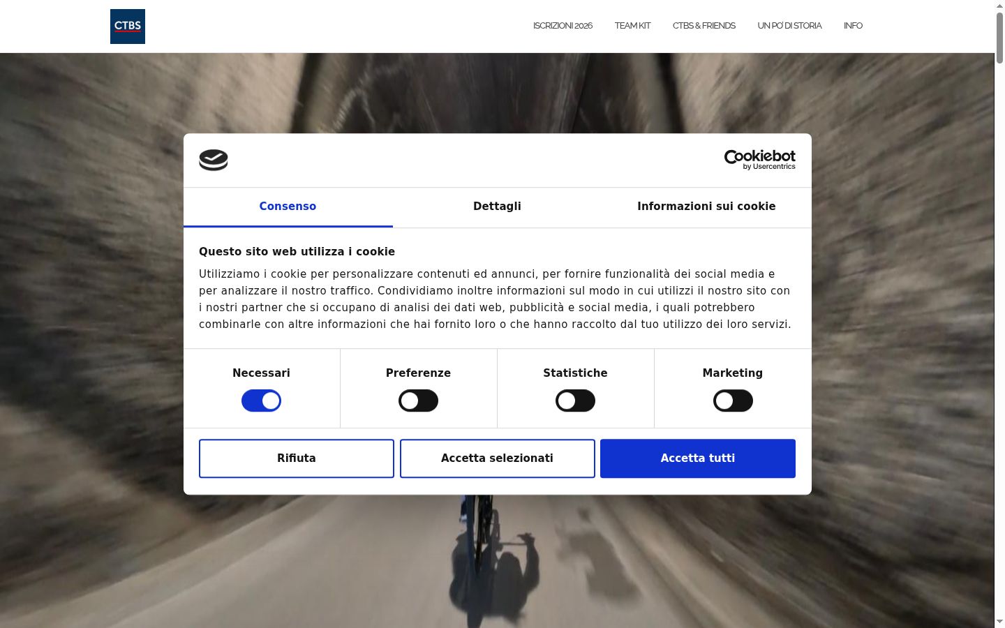 Captură de ecran a bannerului de consimțământ afișat înainte de orice interacțiune